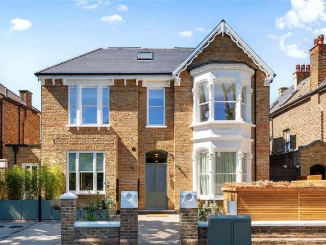 3 bed flat for sale