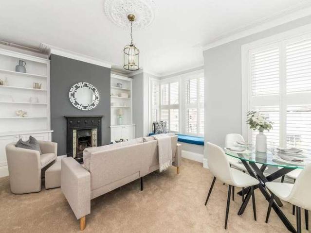 3 bed flat for sale