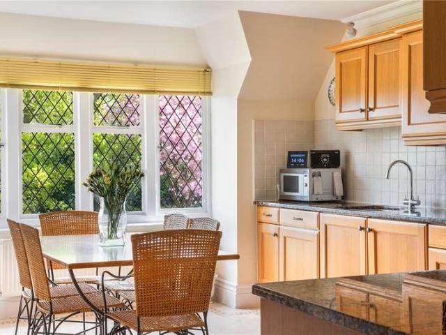 3 bed flat for sale