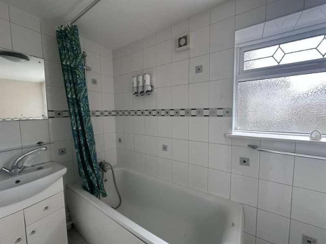 3 bed flat for sale