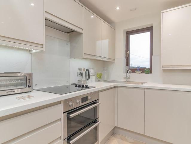 3 bed flat for sale
