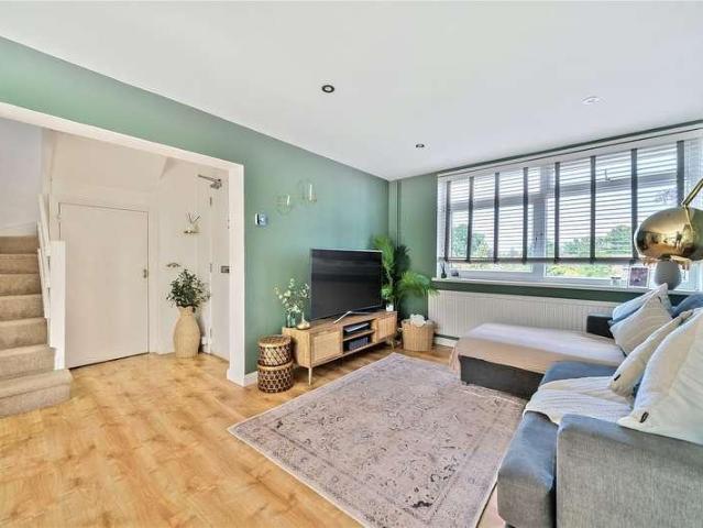 3 bed flat for sale