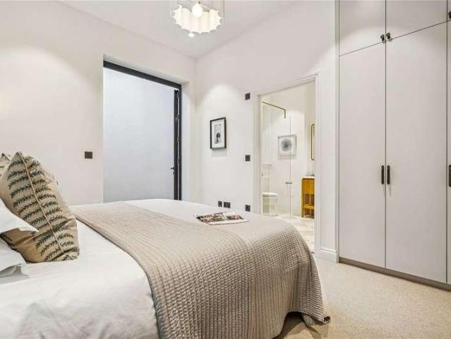 3 bed flat for sale