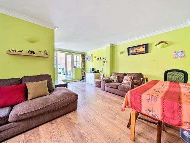 3 bed flat for sale
