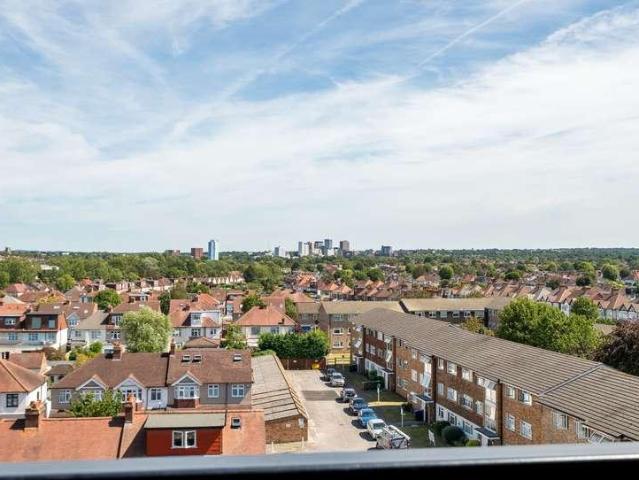 3 bed flat for sale