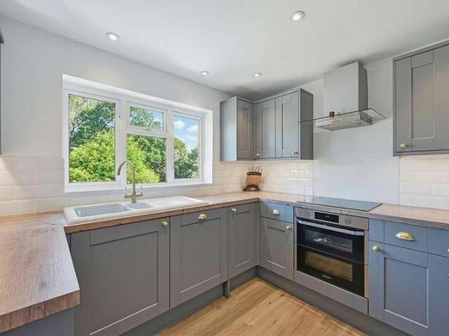 3 bed flat for sale