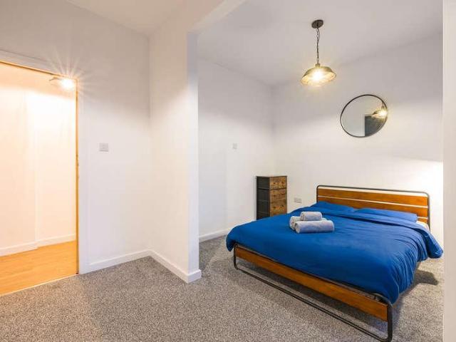 3 bed flat for sale