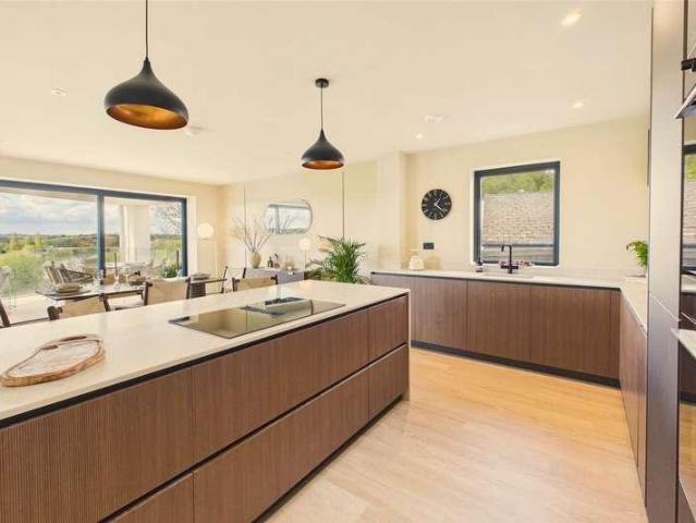 3 bed flat for sale