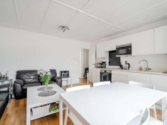 3 bed flat for sale