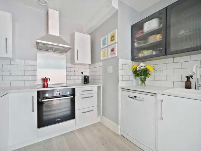 3 bed flat for sale