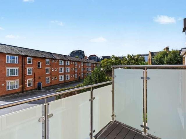 3 bed flat for sale