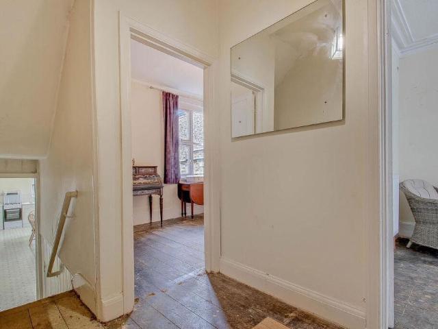 3 bed flat for sale