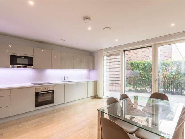 3 bed flat for sale