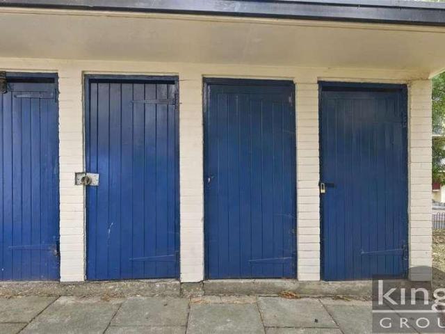 3 bed flat for sale