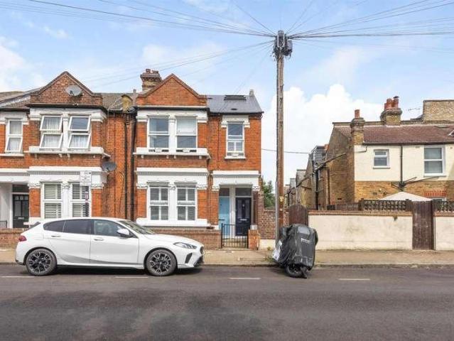 3 bed flat for sale
