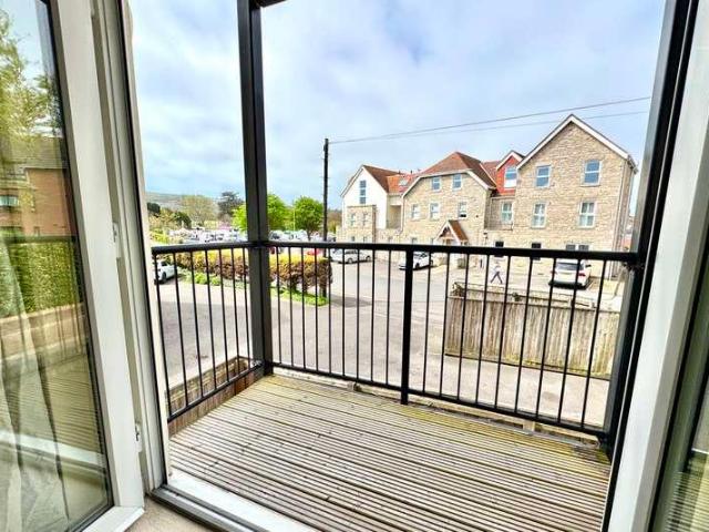 3 bed flat for sale