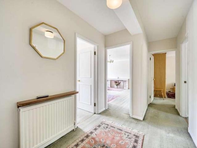 3 bed flat for sale