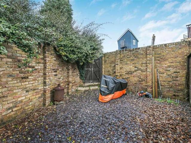 3 bed flat for sale