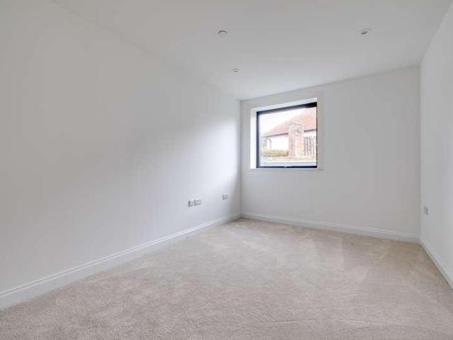 3 bed flat for sale