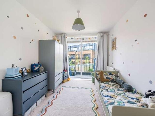 3 bed flat for sale