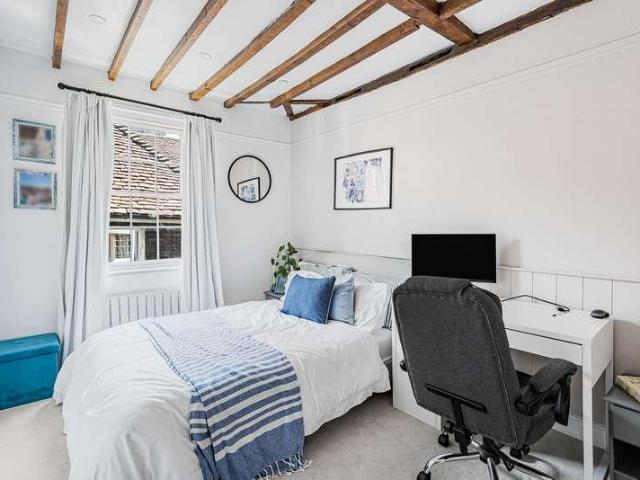 3 bed flat for sale