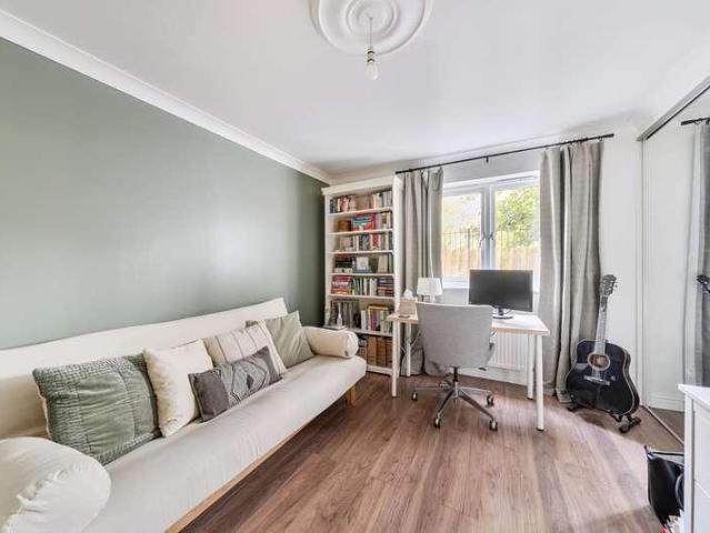 3 bed flat for sale