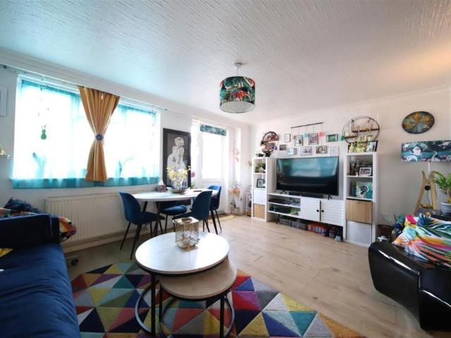 3 bed flat for sale