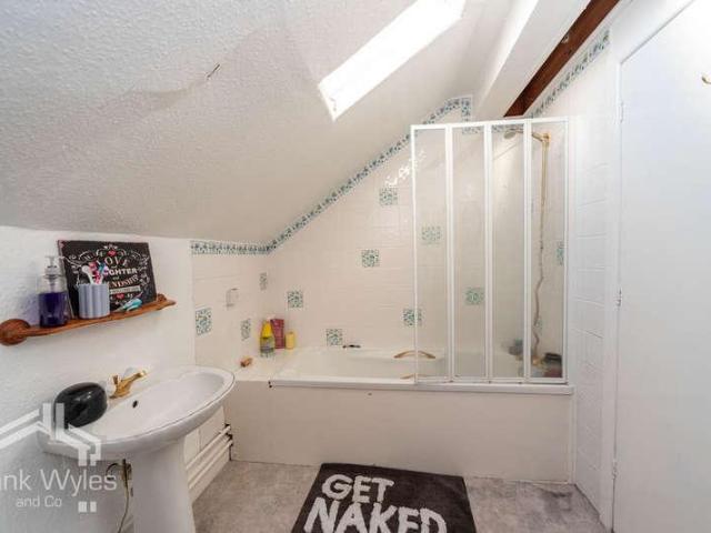 3 bed flat for sale