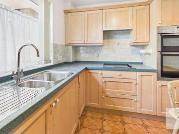3 bed flat for sale