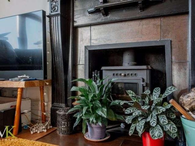 3 bed flat for sale