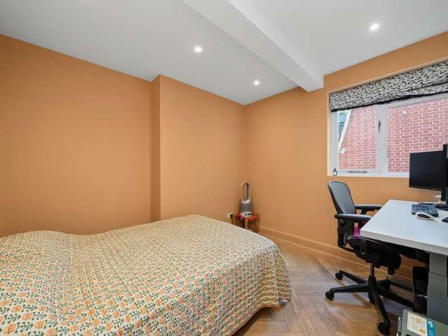 3 bed flat for sale