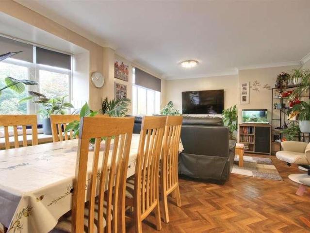 3 bed flat for sale