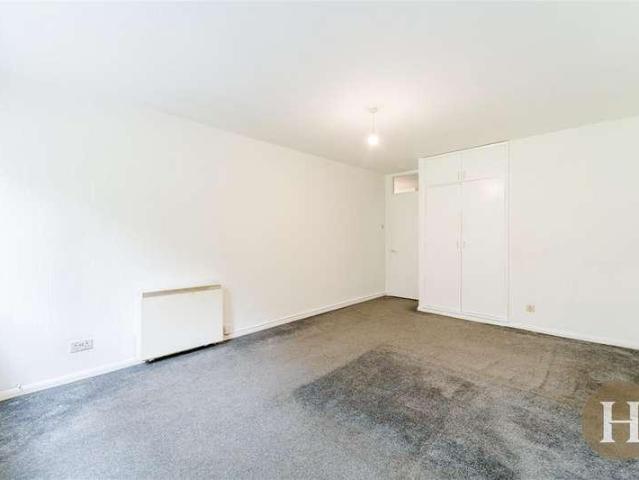 3 bed flat for sale