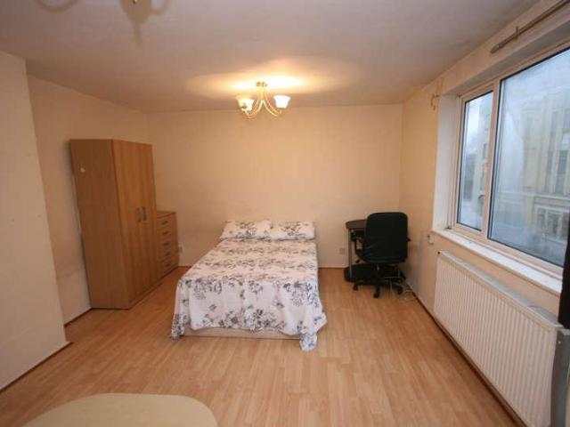 3 bed flat for sale