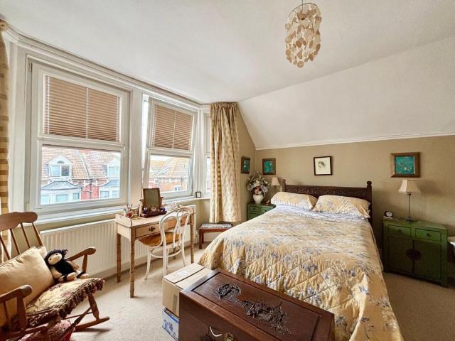 3 bed flat for sale