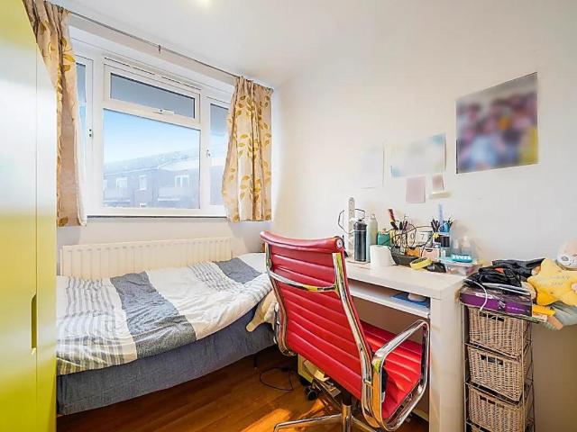 3 bed flat for sale