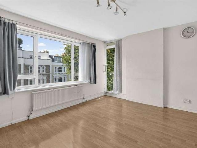 3 bed flat for sale