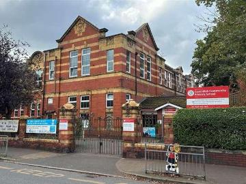 3 bed flat for sale