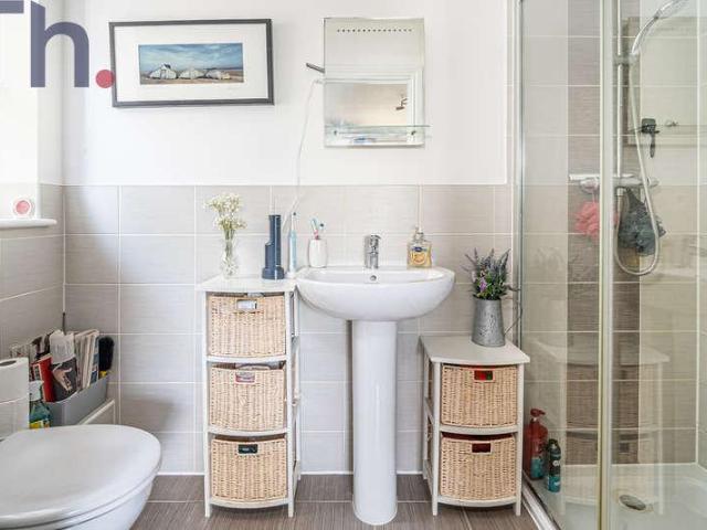 3 bed flat for sale
