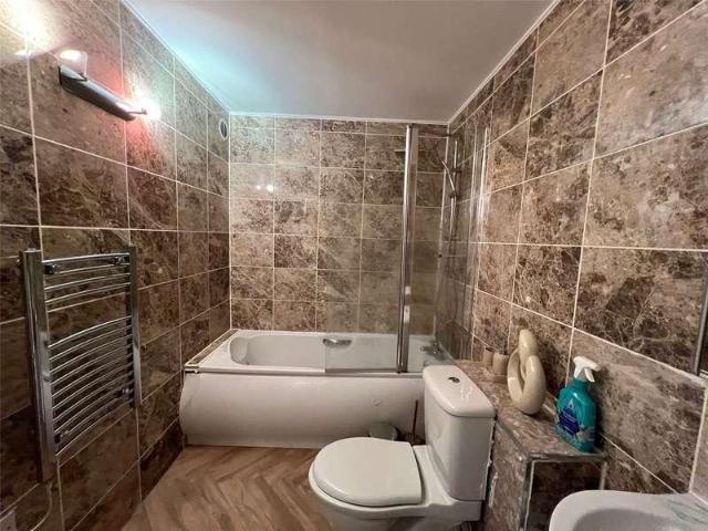 3 bed flat for sale