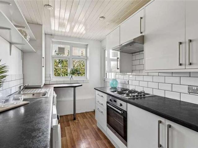 3 bed flat for sale
