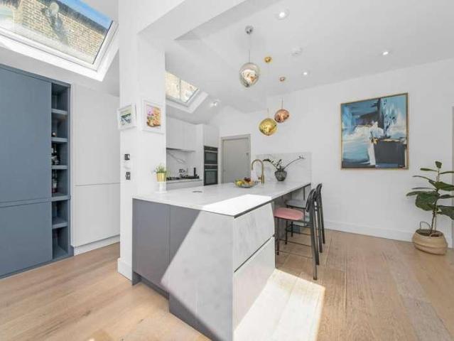 3 bed flat for sale