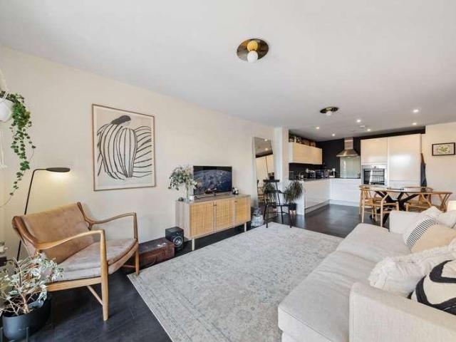 3 bed flat for sale