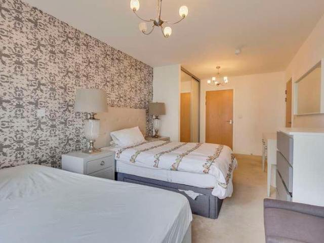 3 bed flat for sale