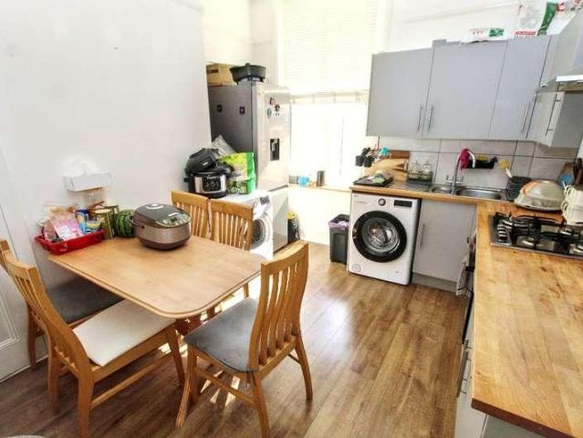 3 bed flat for sale