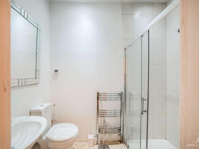 3 bed flat for sale