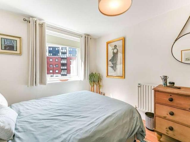 3 bed flat for sale