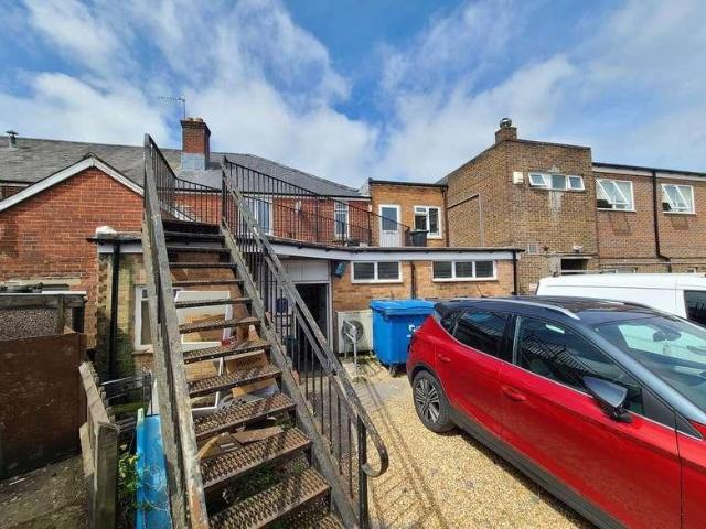 3 bed flat for sale