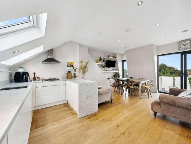 3 bed flat for sale
