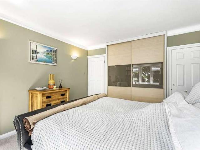 3 bed flat for sale